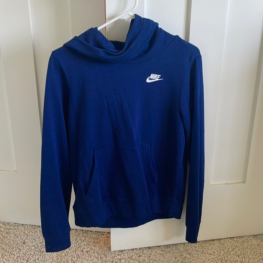 Navy blue sweatshirt. Brand: Nike. Size: s. Condition: slightly used.